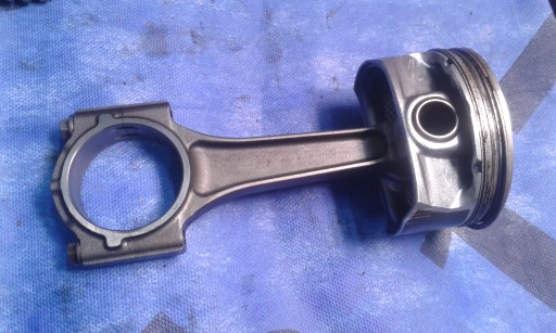 Chrysler 300C 5.7 HEMI 09-поршень шатун