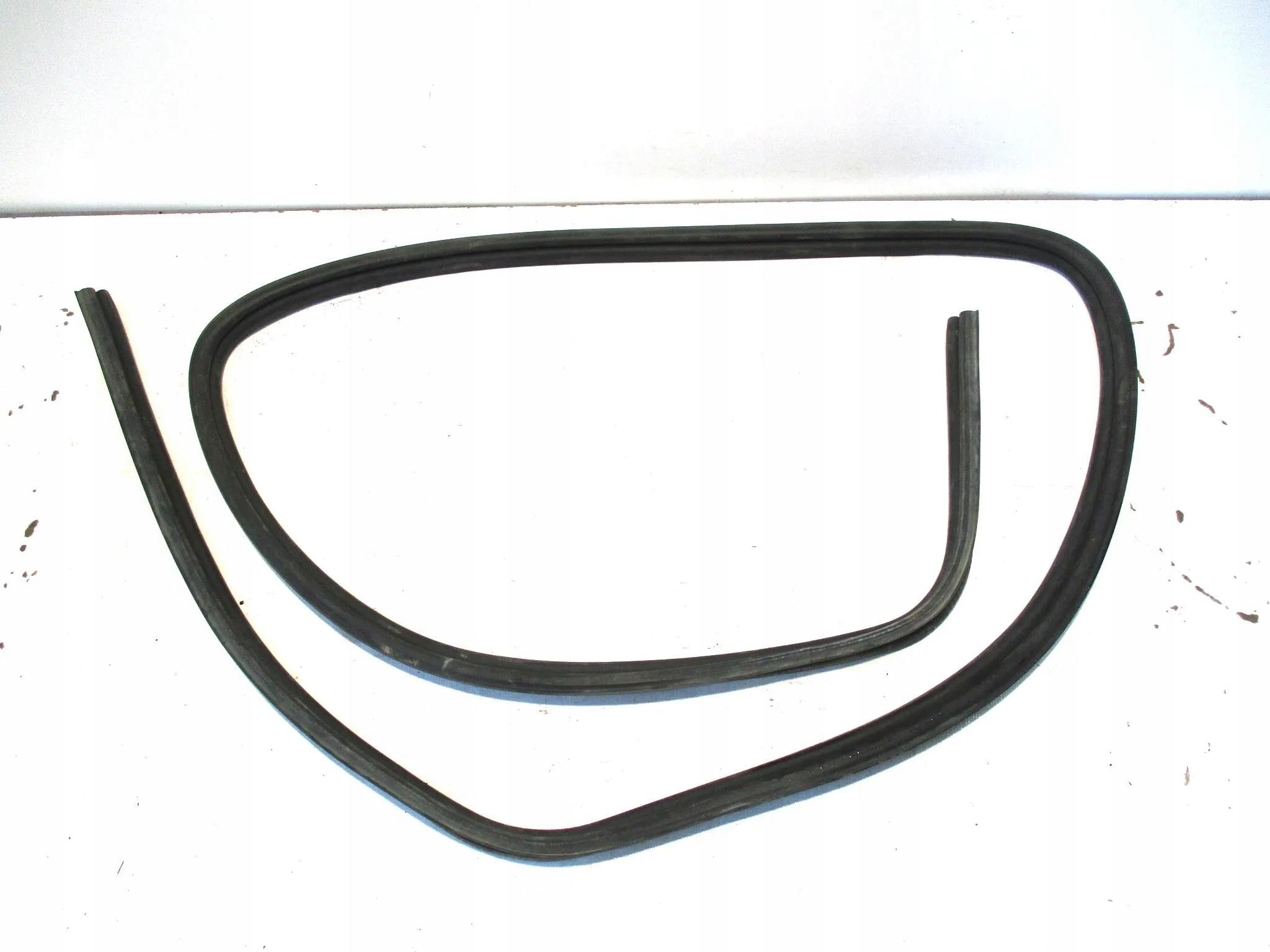 DOT4163 - Chrysler Voyager IV 01-прокладка кришки багажника