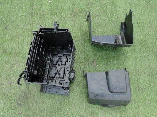 9656705880 - Citroen C2 корпус аккумулятора база крышка в сборе заглушка полка