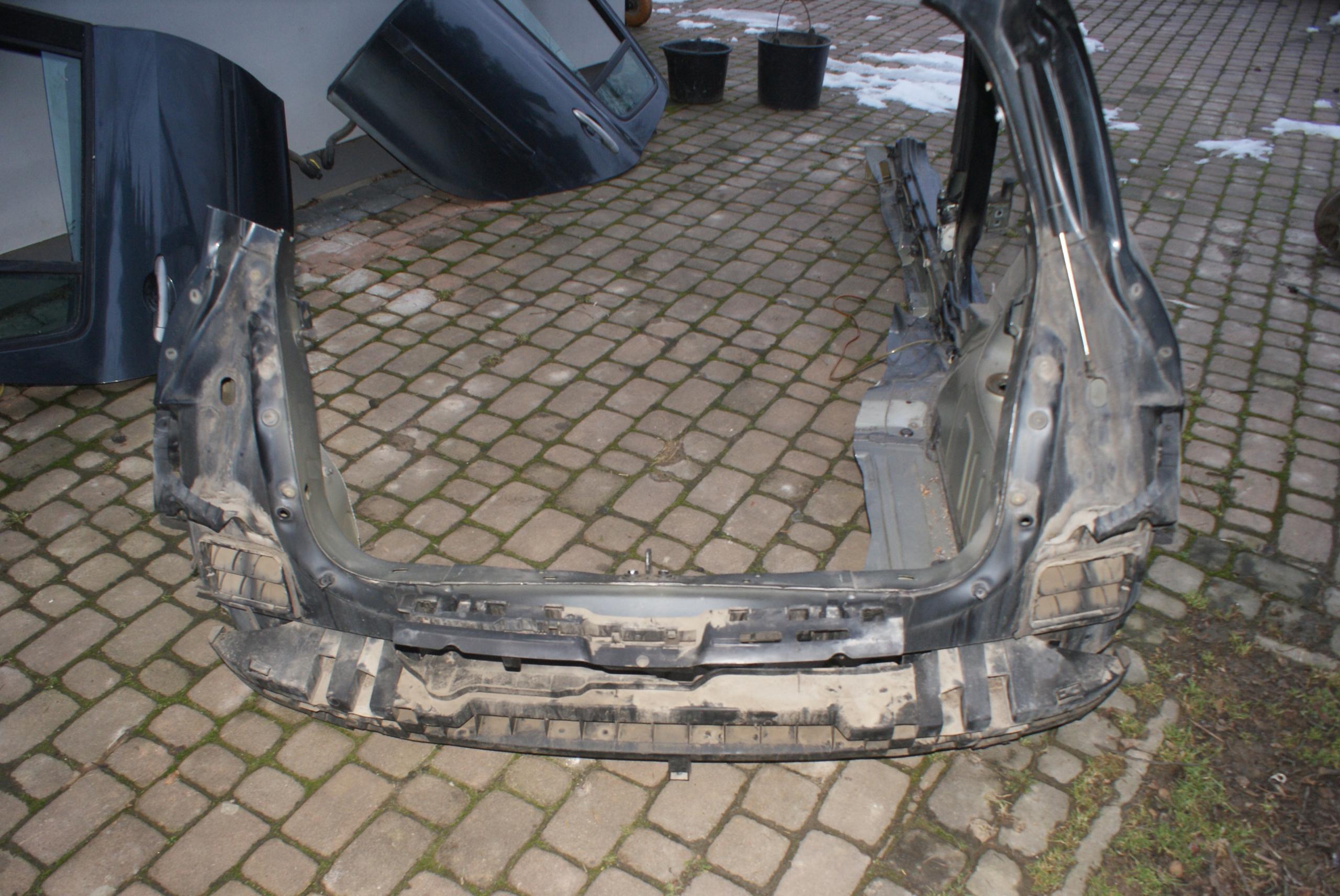 Clio III задний пояс крыло правый задний порог столб