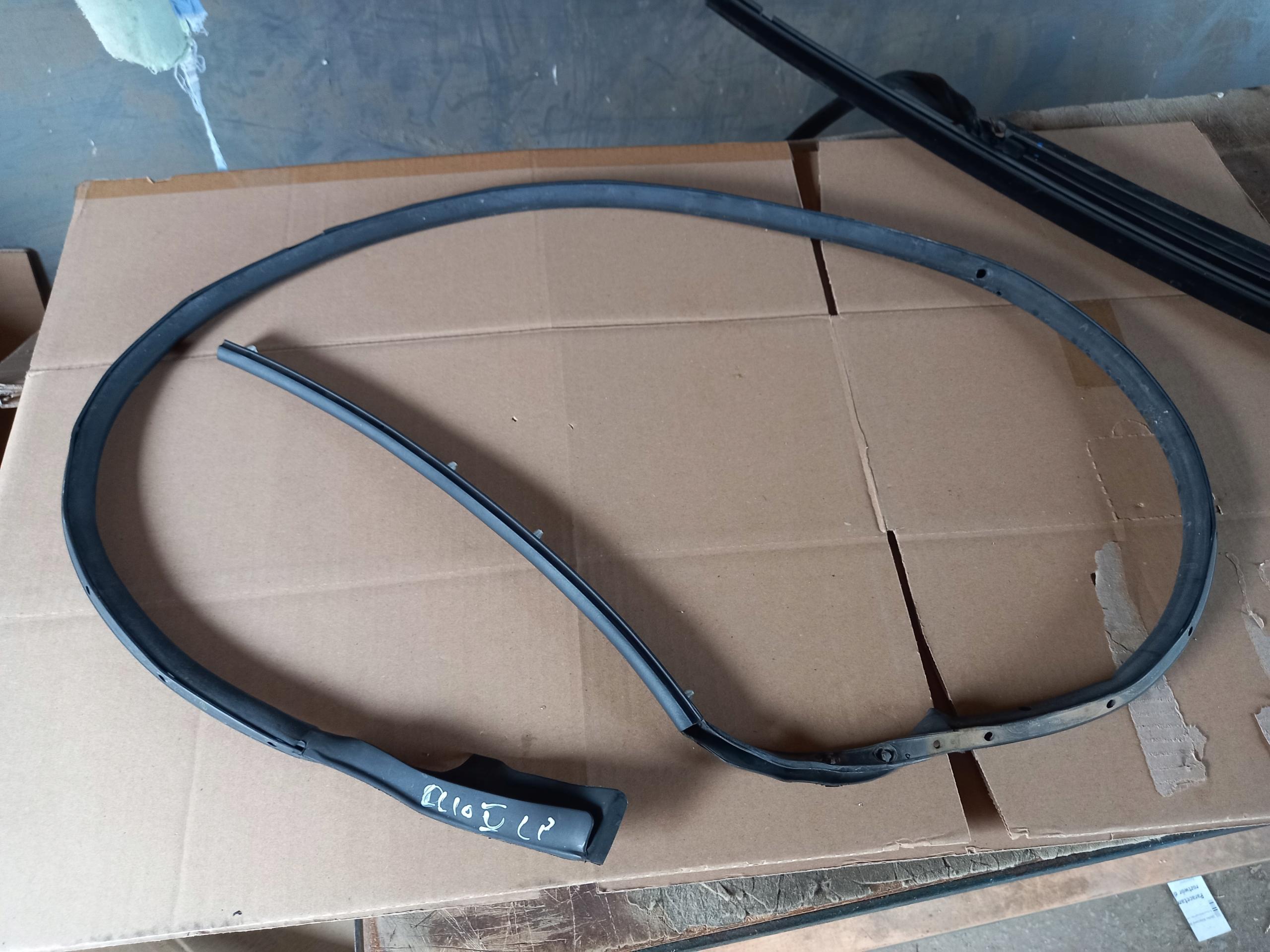 803313809R - Clio V ущільнення передньої лівої двері