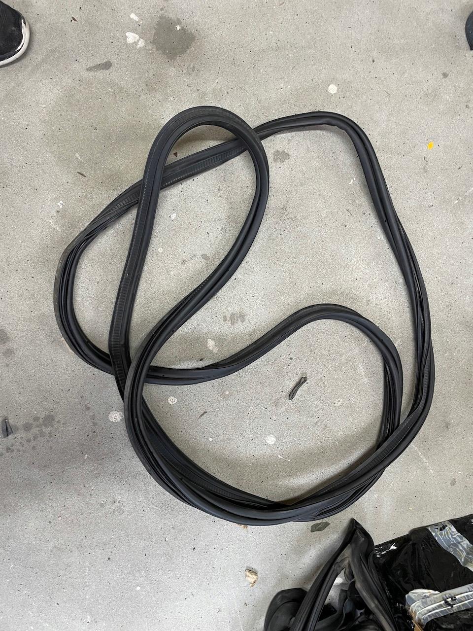 Corvette C7 прокладка задней двери части