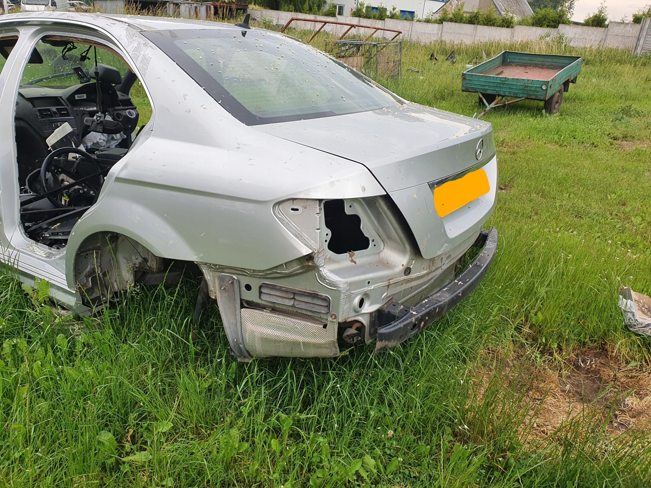 Четверть Merc W204 седан левый правый передний задний 775u