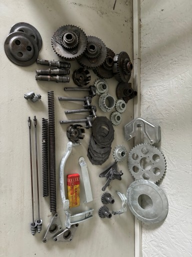 Запчастини для мотоциклів PRL Jawa Simson WSK корзина півмісяць вал інші