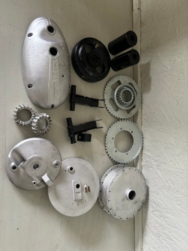 PRL SHL WFM JAWA мотоциклетні запчастини, ступиці, ковпаки, магнето, ін