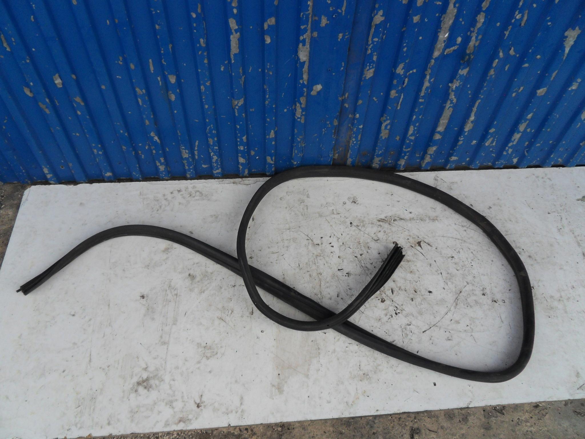 DACIA DUSTER И 09-17 УПЛОТНЕНИЕ ДВЕРИ ПЕРЕДНИЙ ЛЕВЫЙ