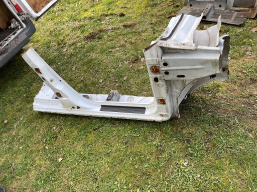 10-17 - DACIA DUSTER І ПЕРЕДНЯ СТІЙКА ПРАВИЙ DV369