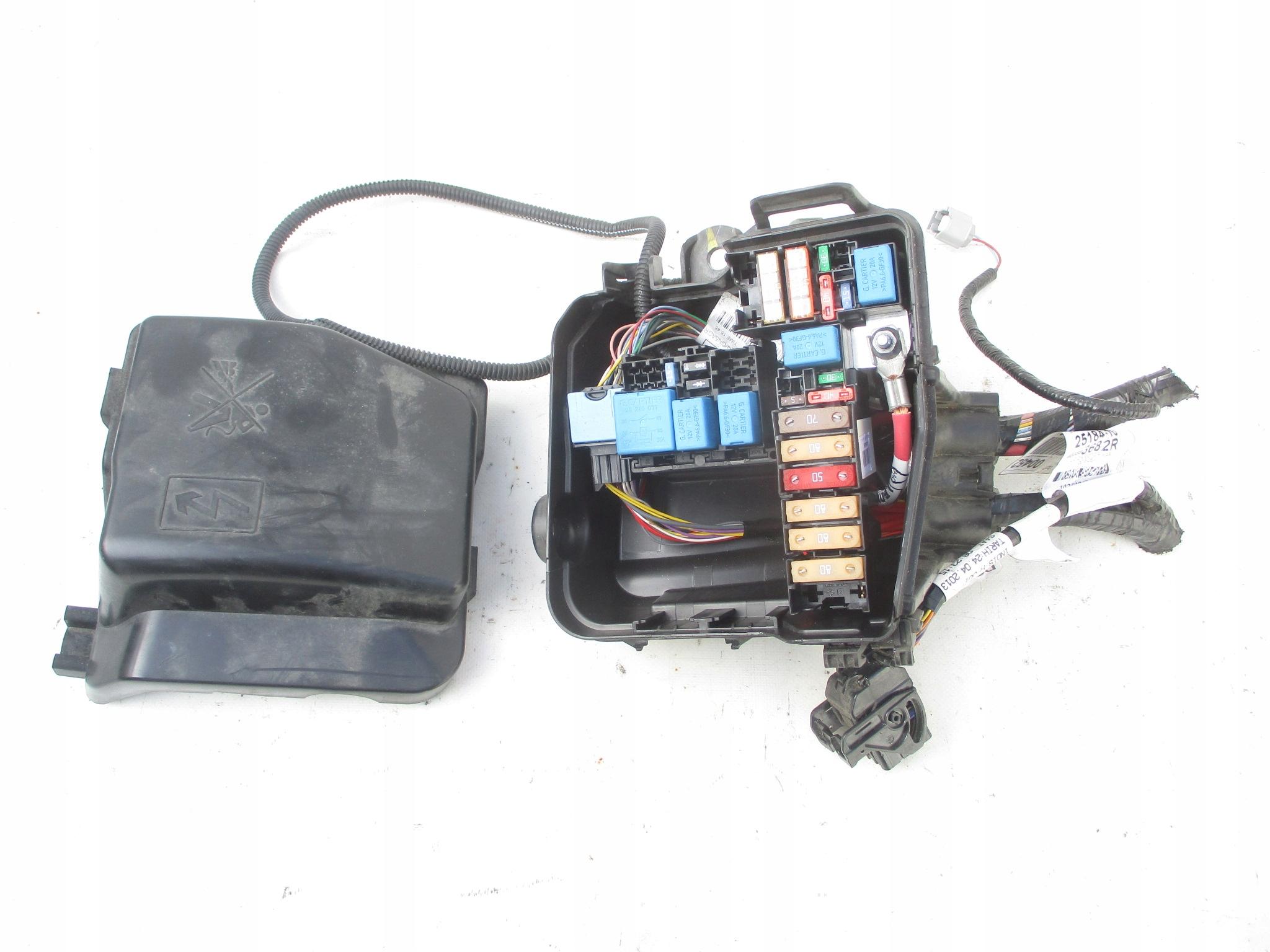 243804185R - DACIA SANDERO II БЛОК ЗАПОБІЖНИКІВ 12-19 РОКІВ