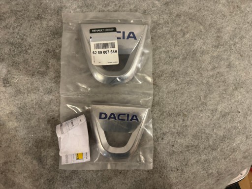 628900768R - ЭМБЛЕМА ЗНАЧКА DACIA ПЕРЕДНЯЯ ЗАДНЯЯ ЧАСТЬ