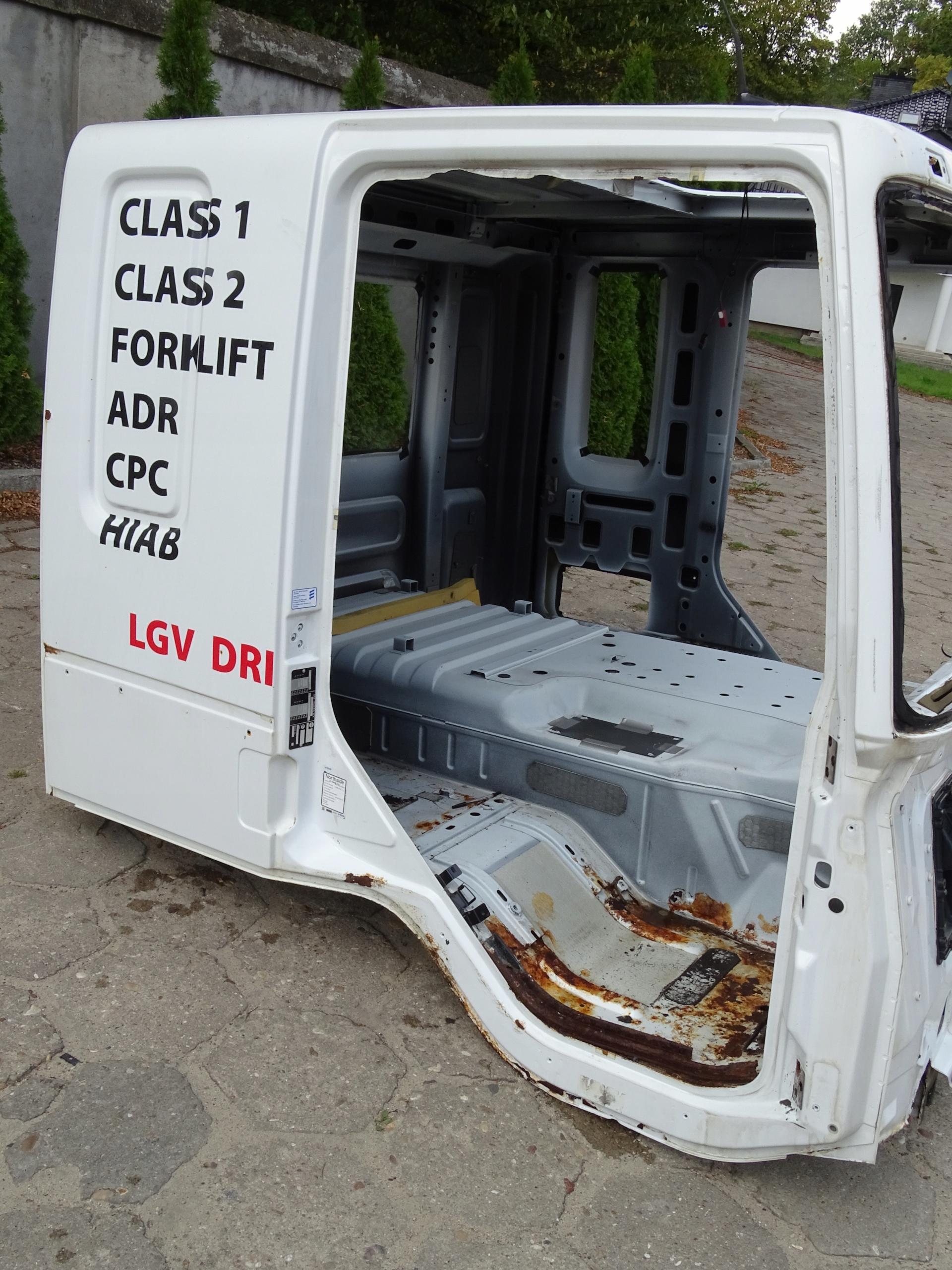 DAF CF 85 ЕВРО 5 ПРАВАЯ СТОРОНА КАБИНЫ ОБШИВКА ЧЕТВЕРТЬ