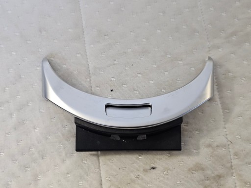 A2056803407 - Декоративная планка выключатель кнопка перчаточного ящика MERCEDES W205