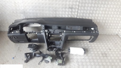 ПОДУШКИ НА ПРИБОРНОЙ ПАНЕЛИ, КОНСОЛЬ, ПОДУШКИ БЕЗОПАСНОСТИ, РЕМНИ БЕЗОПАСНОСТИ, ОРИГИНАЛЬНЫЙ КАДР, ЧЕРНЫЙ VW PASSAT B8