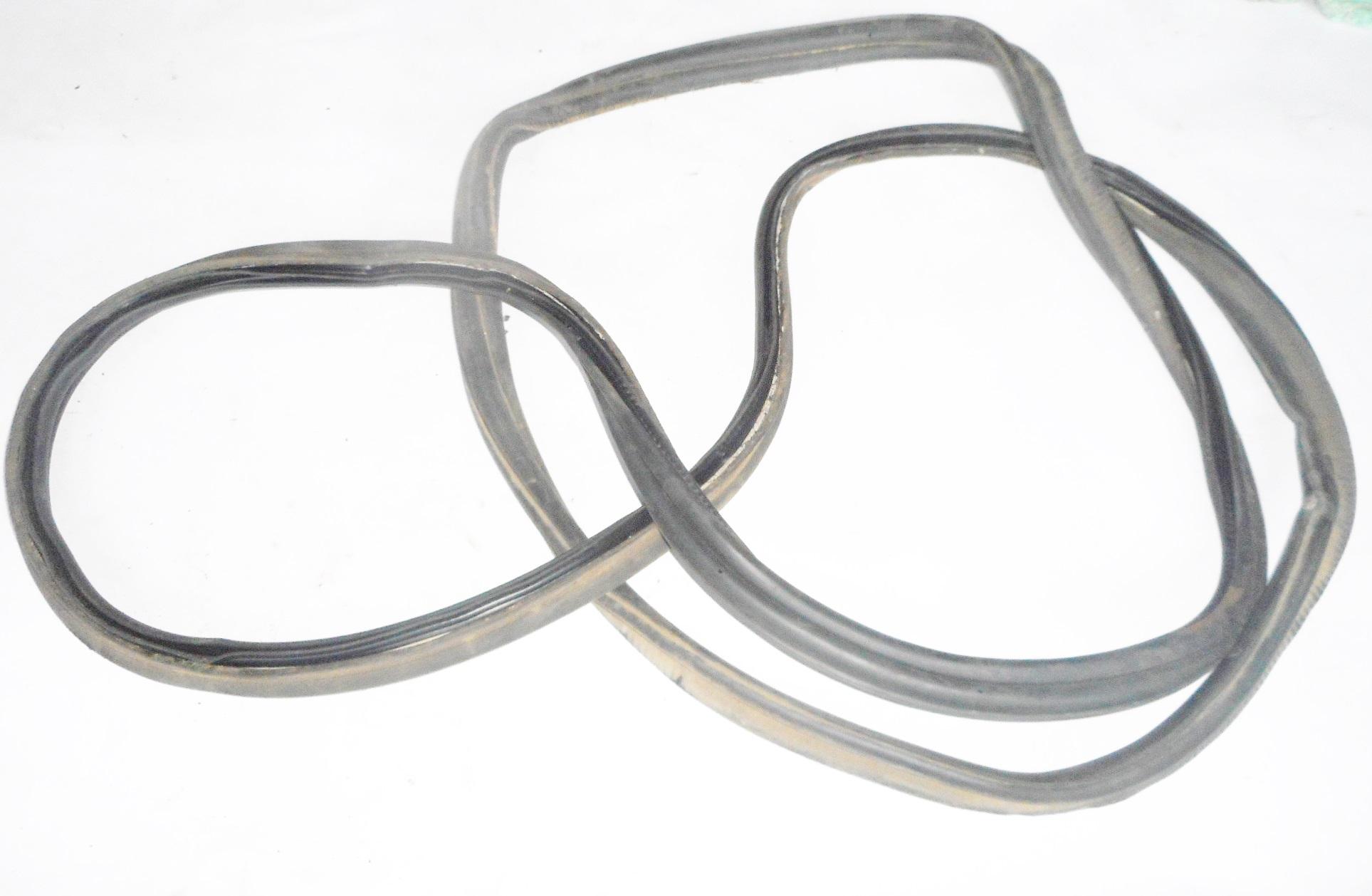 DISCOVERY III 08R ПРОКЛАДКА КРЫШКИ БАГАЖНИКА