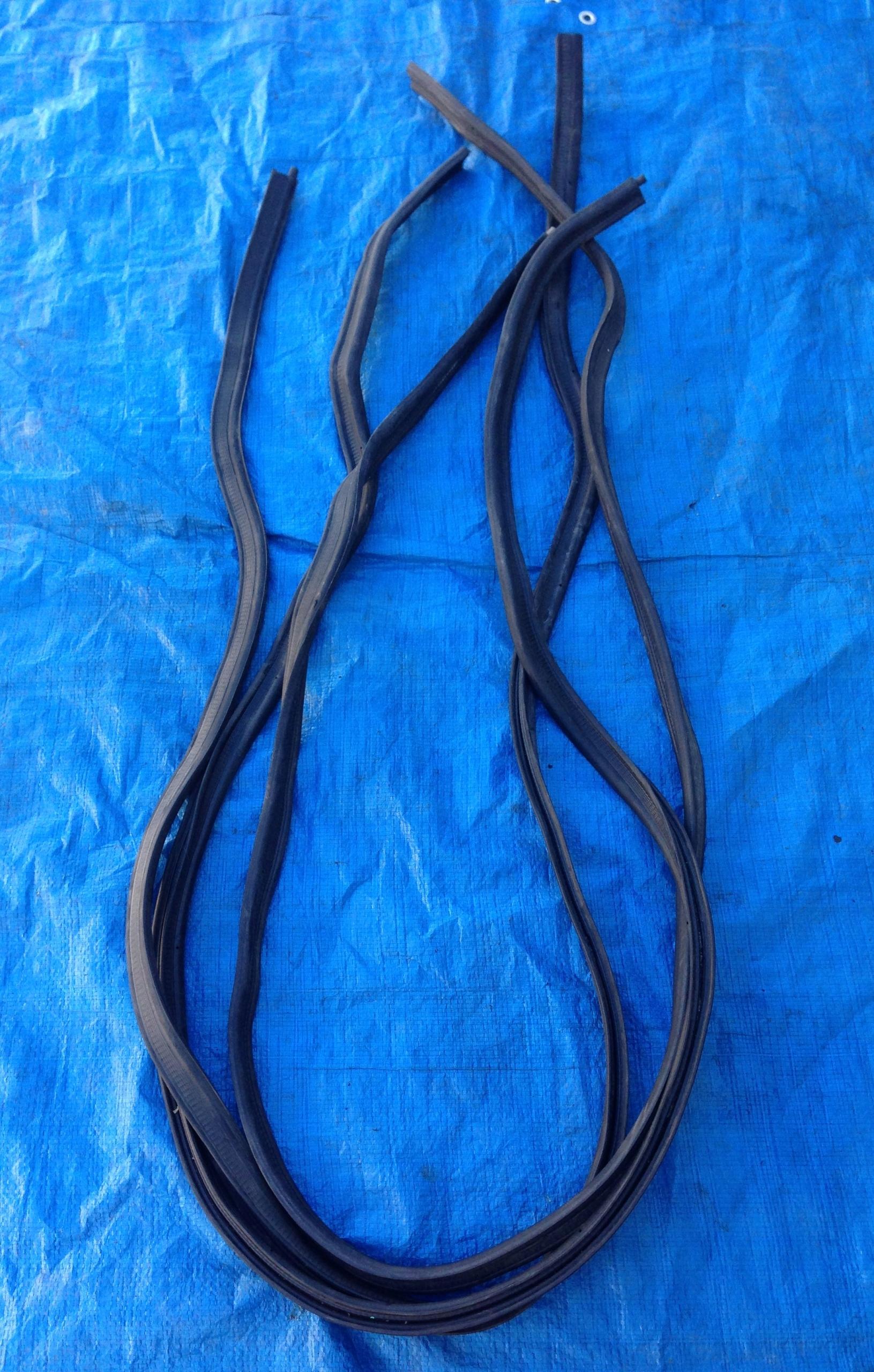 DODGE CHALLENGER 15 16 ПРОКЛАДКА КРЫШКИ БАГАЖНИКА