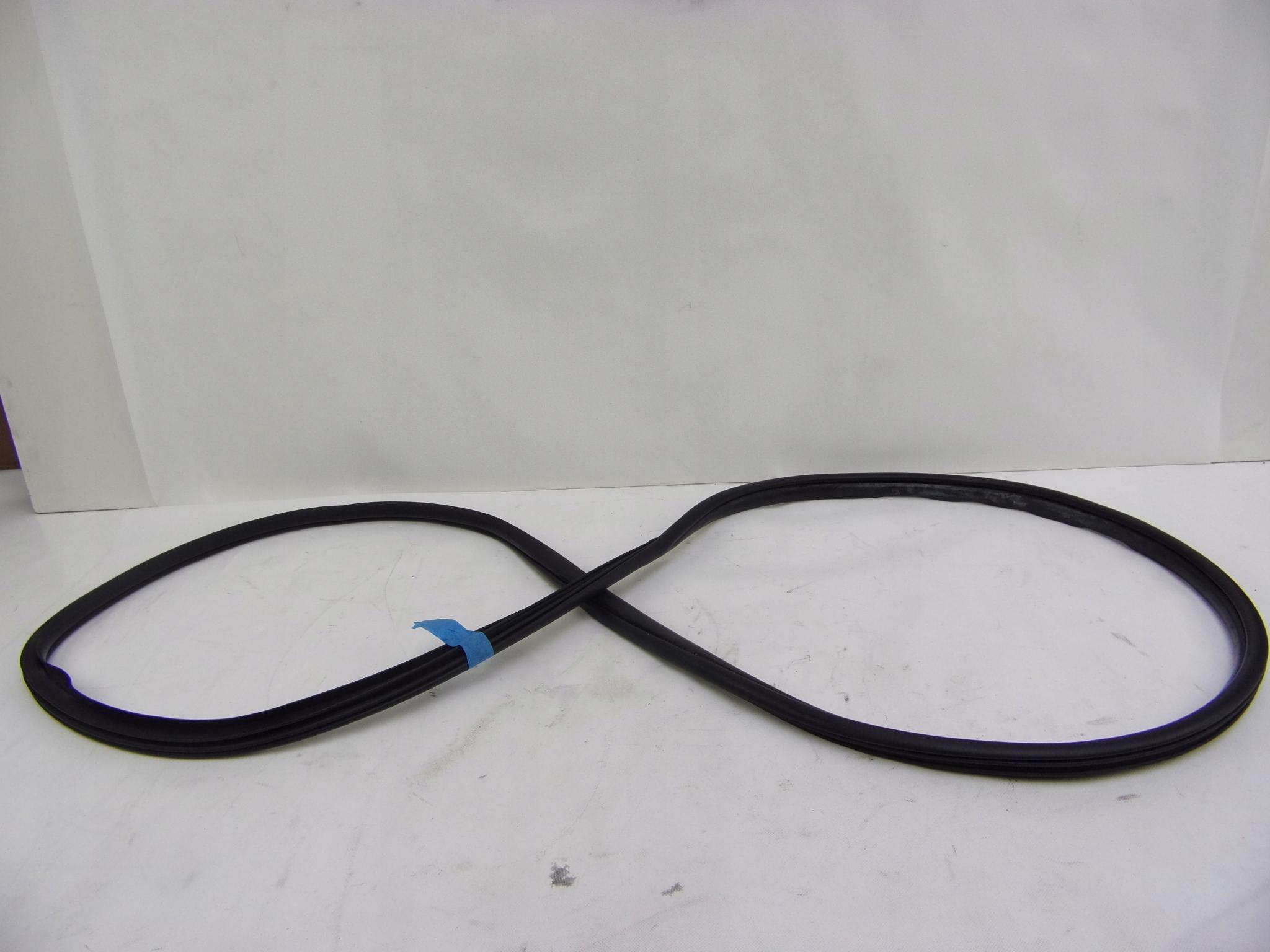 DODGE DURANGO III 11-УПЛОТНЕНИЕ ПРАВОЙ ЗАДНЕЙ ДВЕРИ