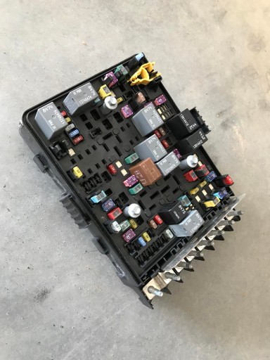 P68430151AA - DODGE RAM DT 2019-2023 FUSE BOX LIMITED 3.0 DIESEL