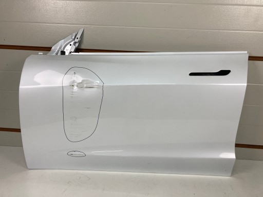 Ліві вхідні двері tesla 3