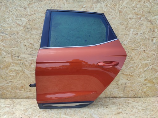 Задні задні задні двері арона завершені