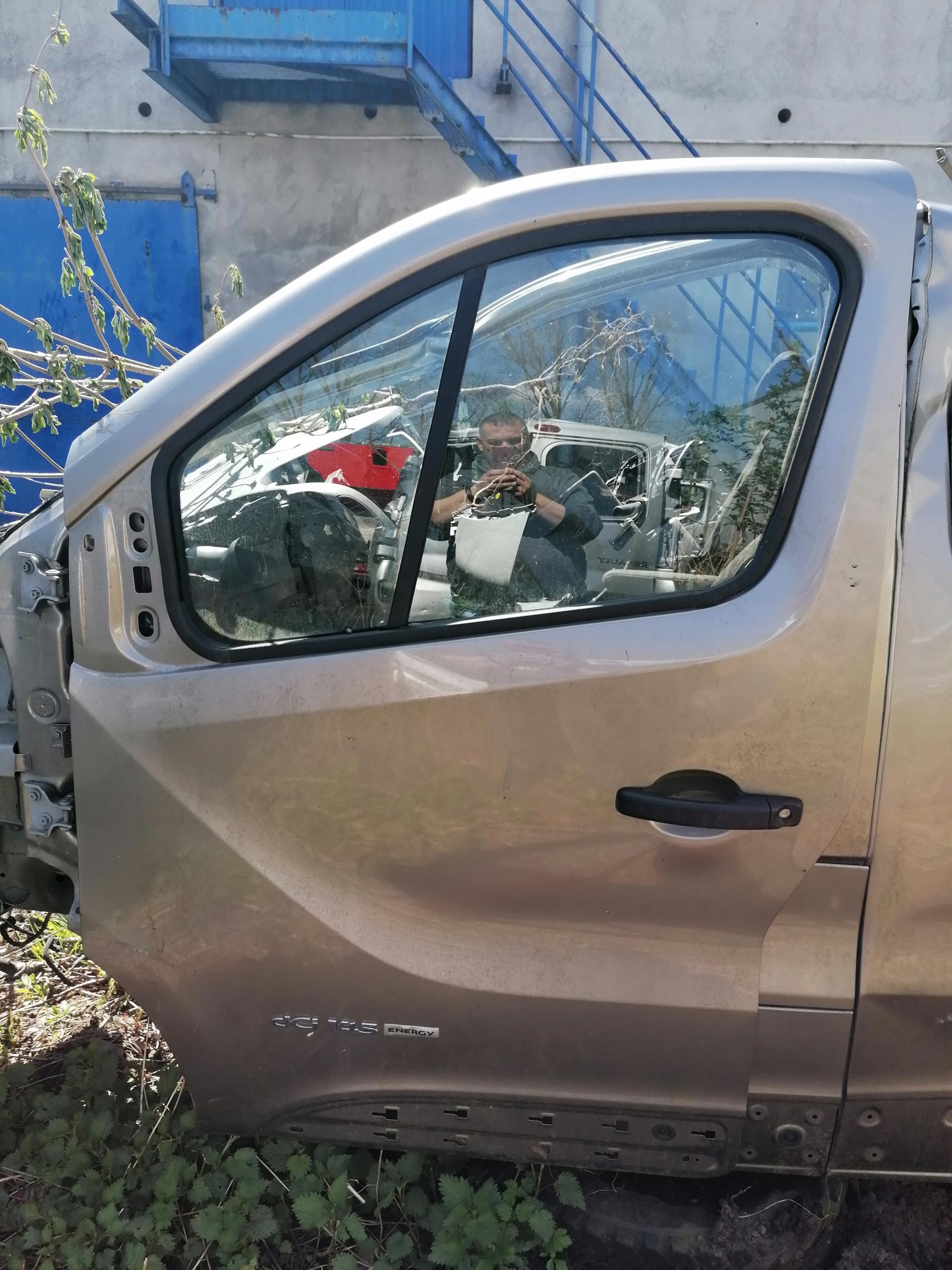 ЛЕВАЯ ПЕРЕДНЯЯ ДВЕРЬ TRAFIC III VIVARO B