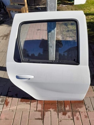 Правая задняя дверь dacia duster и белый ov369