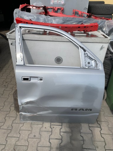 Праві вхідні двері dodge ram 1500 v 19r-