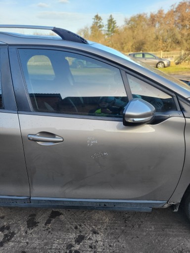 445667 - Правая входная дверь peugeot 2008 и kcl спереди справа