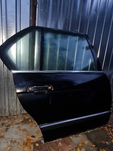 Прямая задняя дверь bmw 7 e32 black