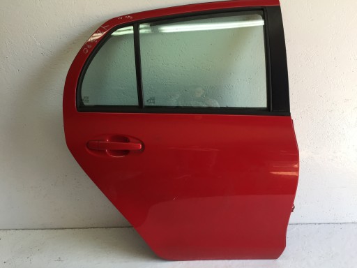19930-T570 - Правая дверь правая toyota yaris ii 06-11, color 3p0