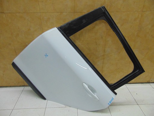 Задняя дверь задняя левая peugeot 2008 i