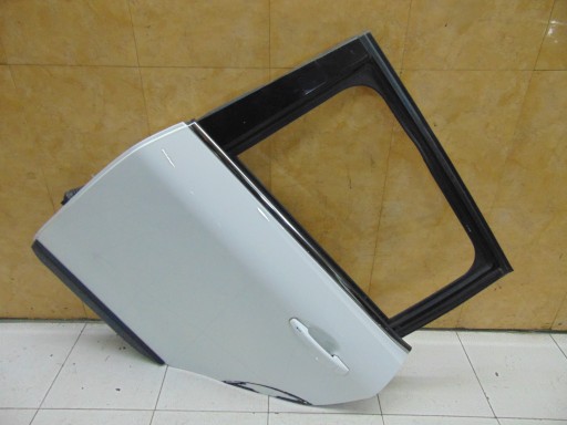 Задняя дверь задняя левая peugeot 2008 i