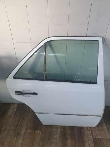 ДВЕРЬ ЗАДНЯЯ ПРАВАЯ MERCEDES W124 147F
