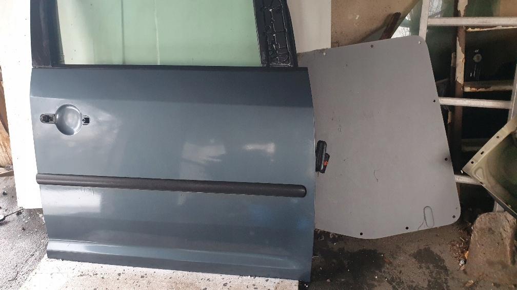 ДВЕРІ VW CADDY ПРАВА БЕЗ ІРЖІ ВМ'ЯТИН