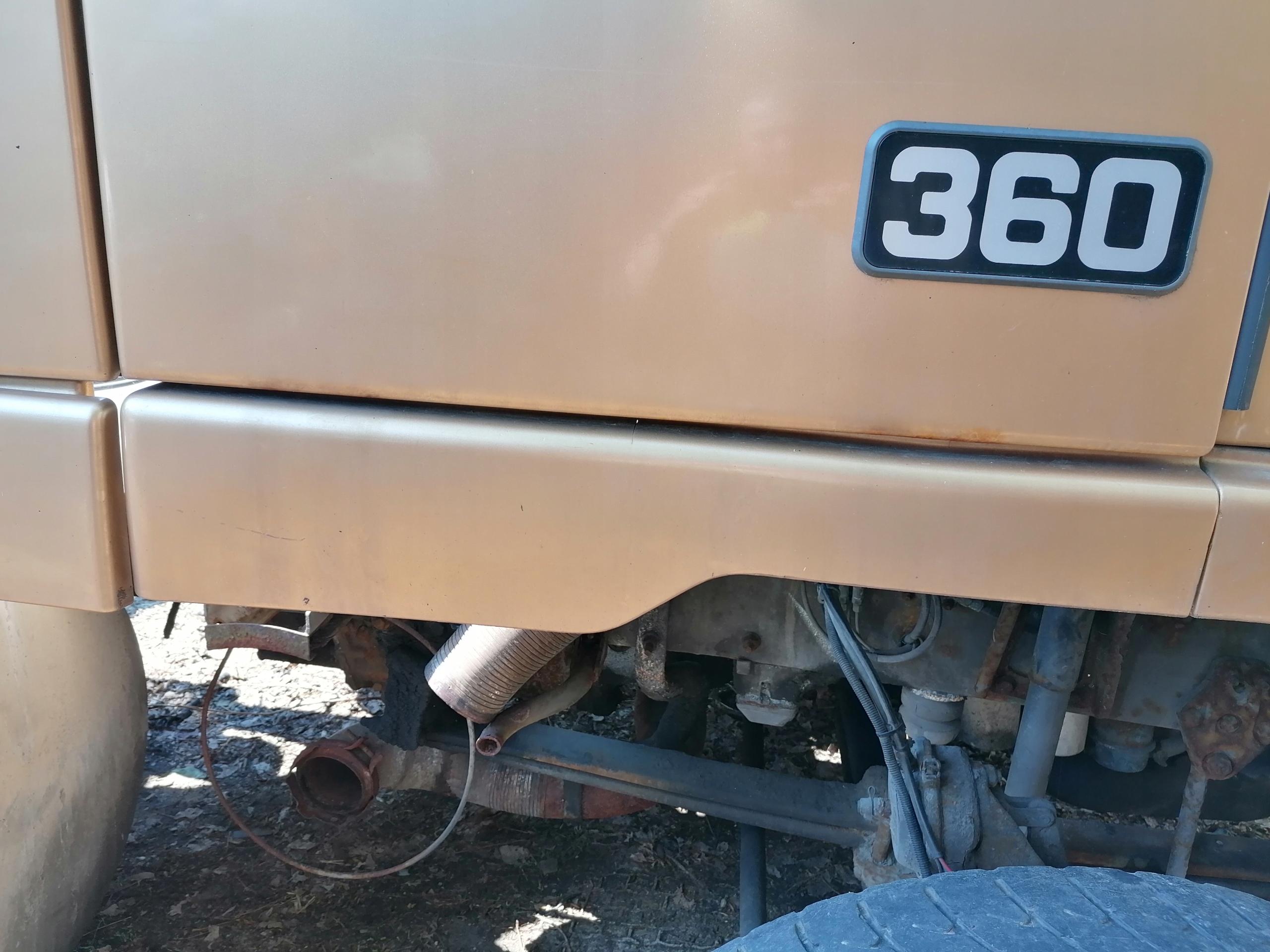 ОТКИДНАЯ ДВЕРЬ ПЕРЧАТОЧНОГО ЯЩИКА ПРАВАЯ VOLVO FM