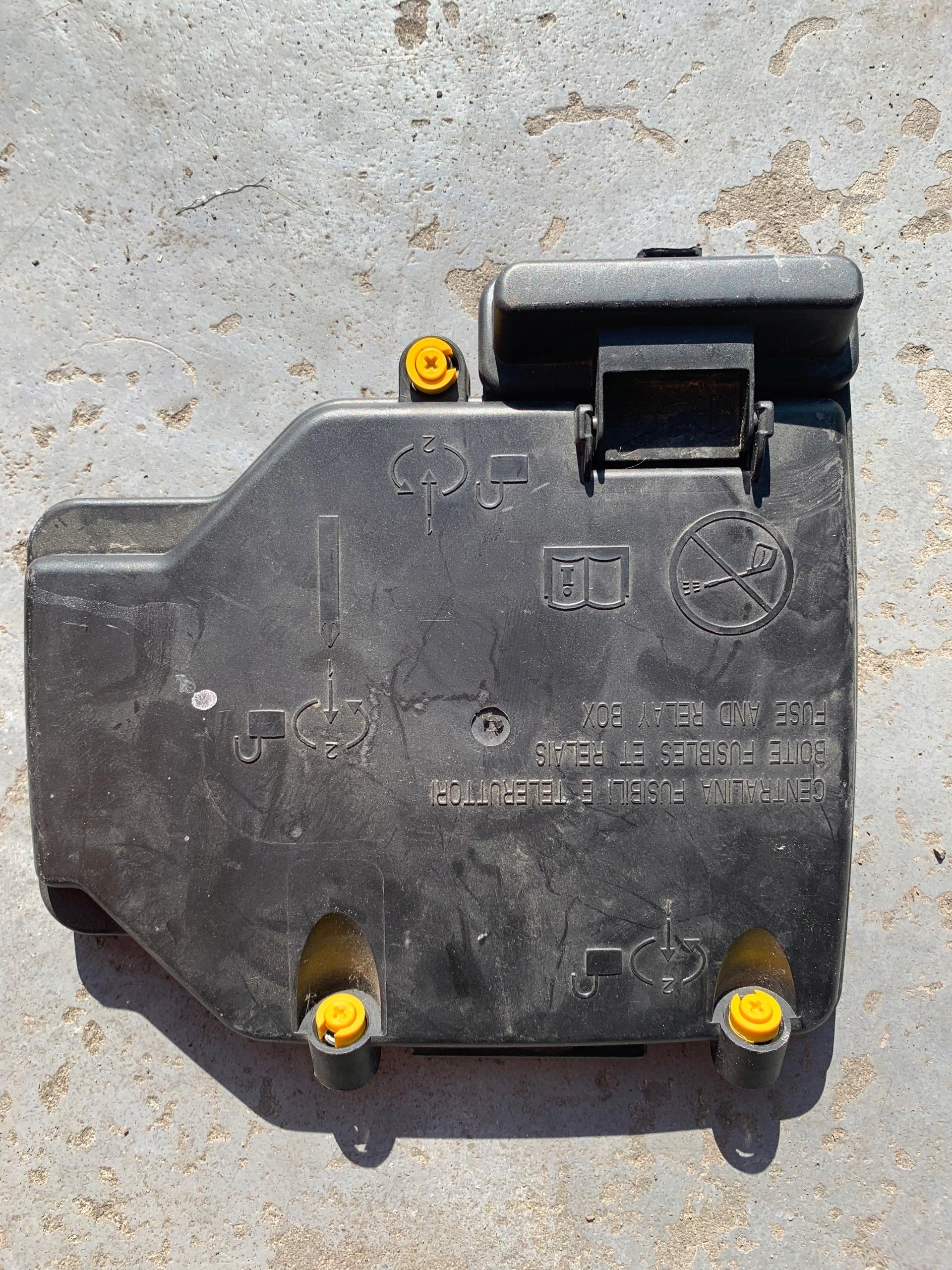 1374608080 1389412080 - КОРПУС БЛОКУ ЗАПОБІЖНИКІВ DUCATO III 2019