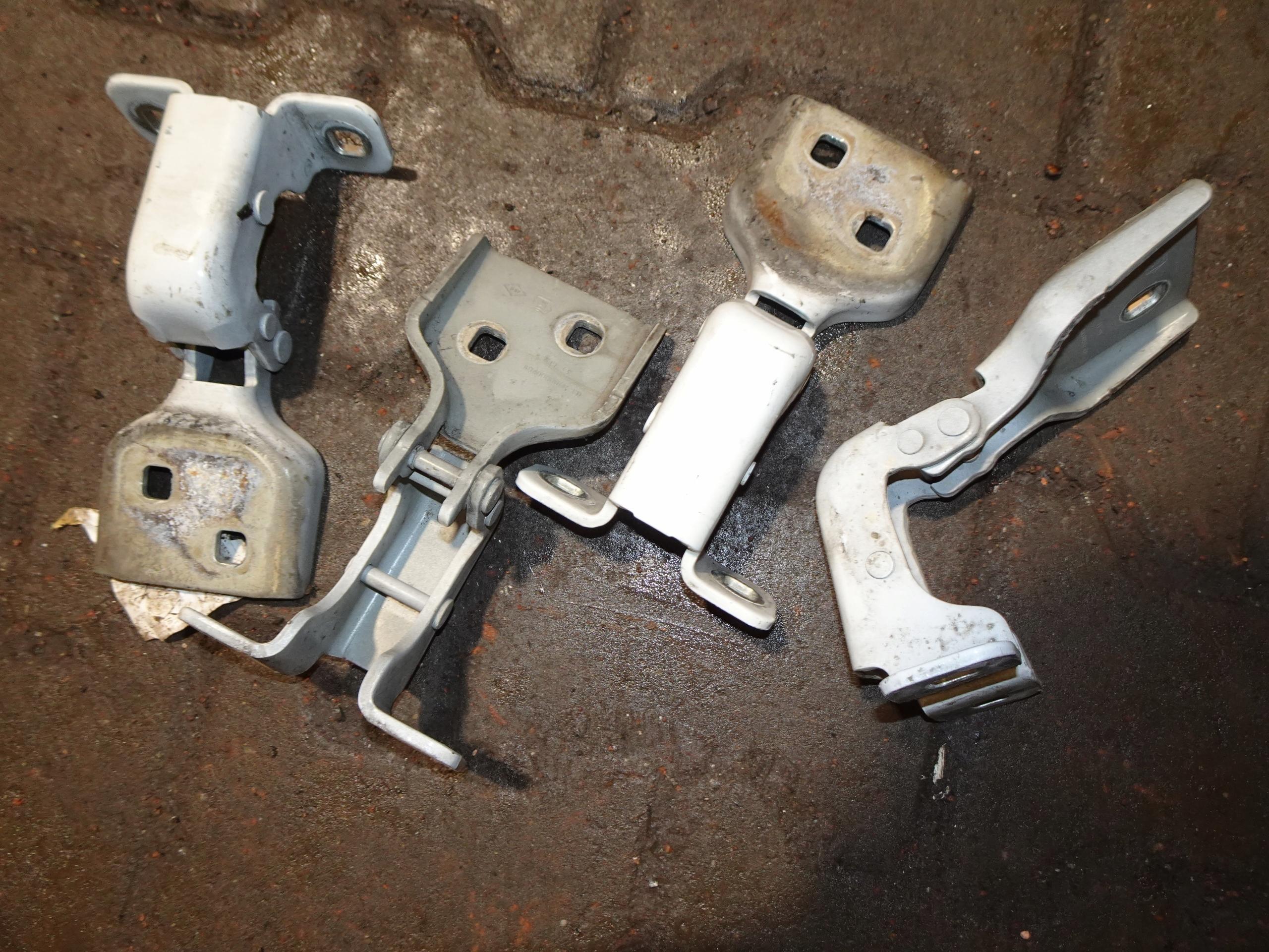 Dacia Dokker FL Дверні петлі задній комплект