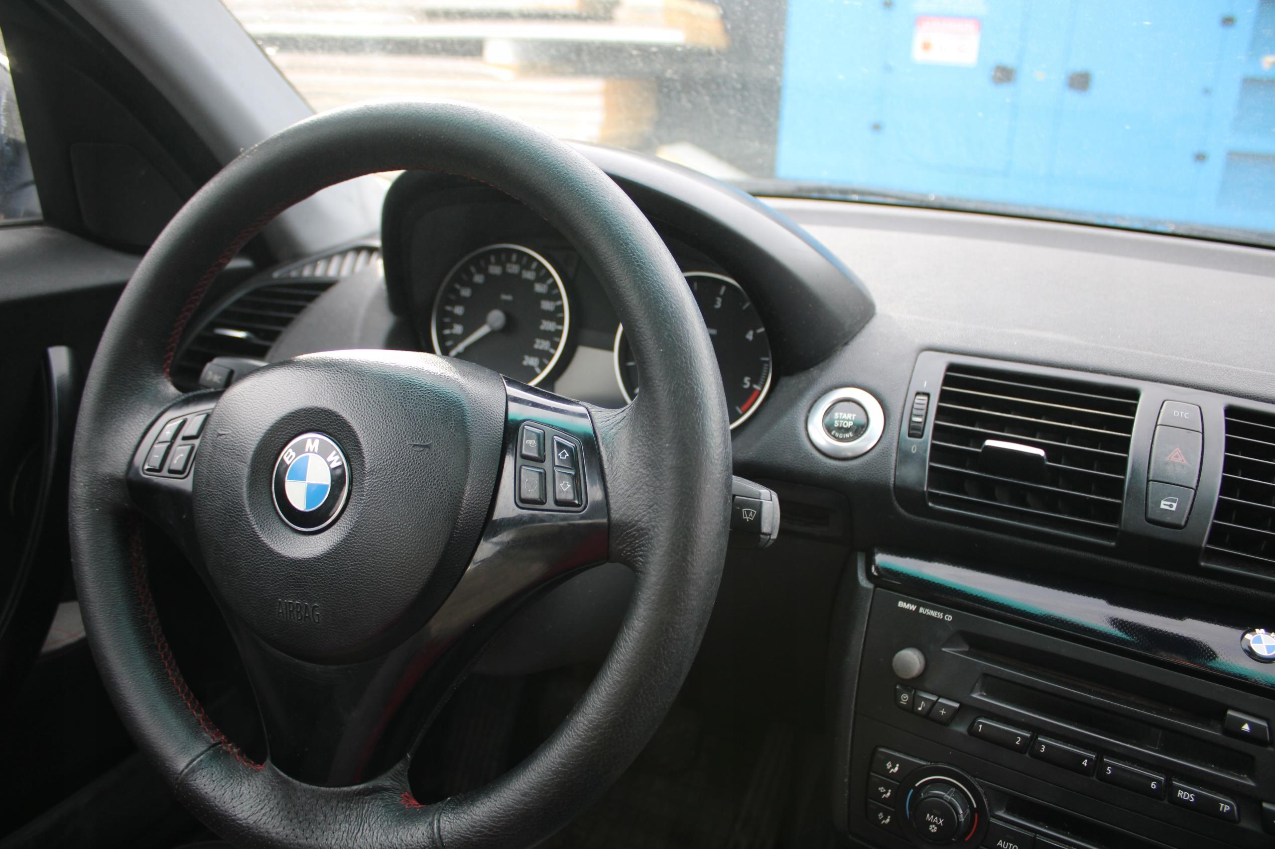 Приборная панель консоль кокпит BMW 1 E87 120D