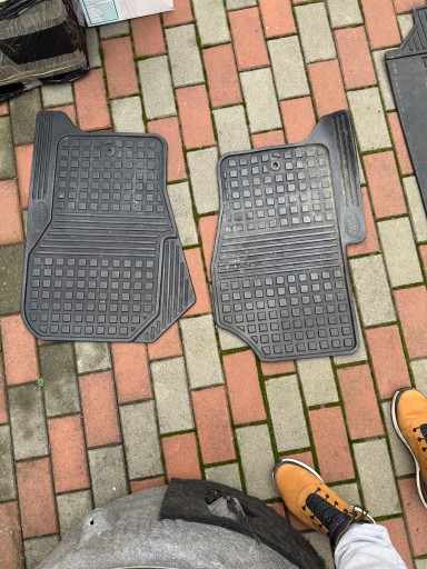 Килимки Discovery IV і килимок в багажник