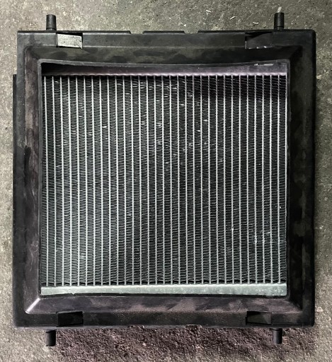 Додатковий водяний радіатор BMW F90 F91 F92 G11 G12 17118620207