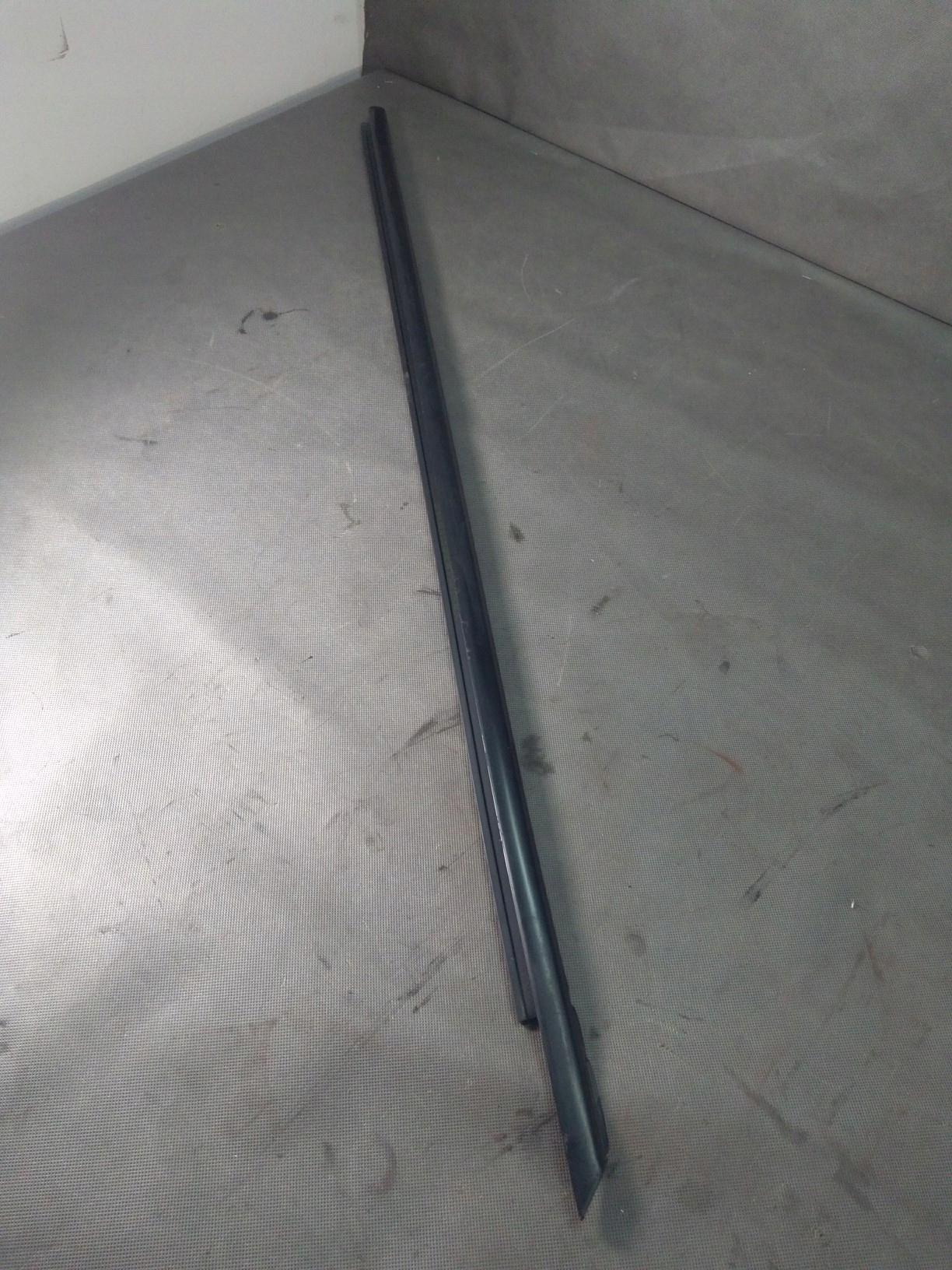 Dodge Challenger 15+ обшивка правой двери