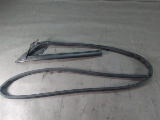 Dodge Challenger 15+ прокладка правой двери