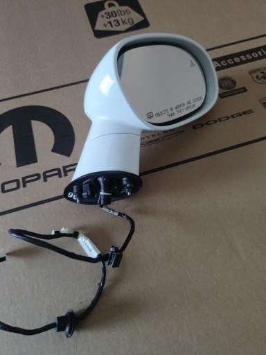 Мертва зона правого дзеркала Dodge Challenger 2015+