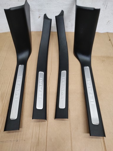 Dodge RAM V 1500 19-накладки на пороги