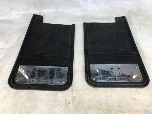 Dodge Ram 09- Бризковик правий лівий США