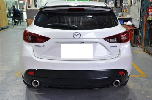 Вставка заднего бампера Mazda 3 5D 14- MZ Style TUNING SPORT