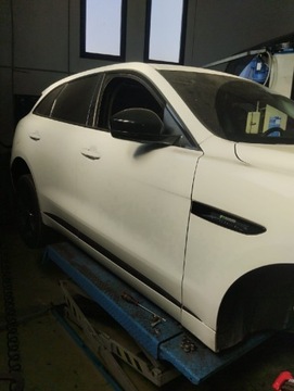 Двері Jaguar F-Pace