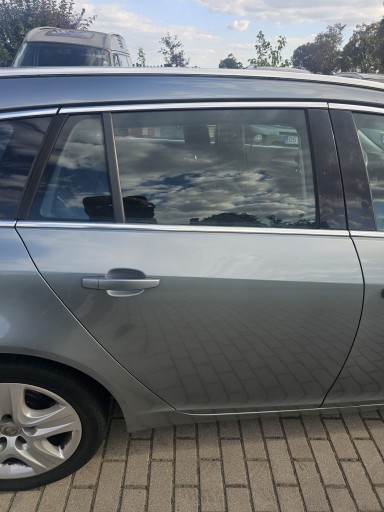 Drzwi Prawe Tylne Kompletne Opel Insignia A Kombi Kod Lakieru Z179 - Задні праві двері в комплекті Opel Insignia A Estate Код фарби Z179