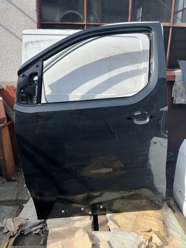 Праві вхідні двері, що стрибають експерт proace vivaro c