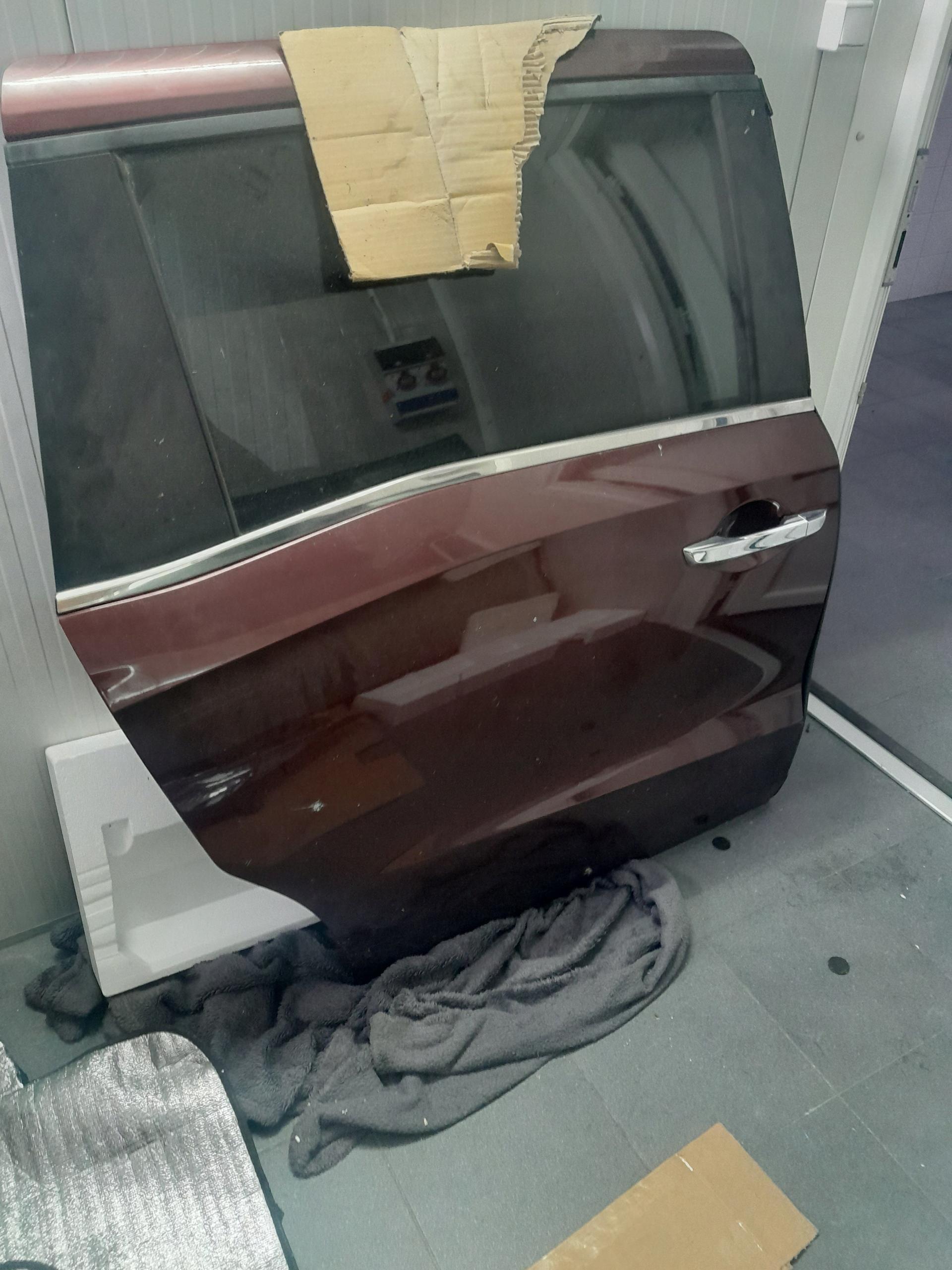 69666 - Задні праві двері Odyssey 2017+ - >