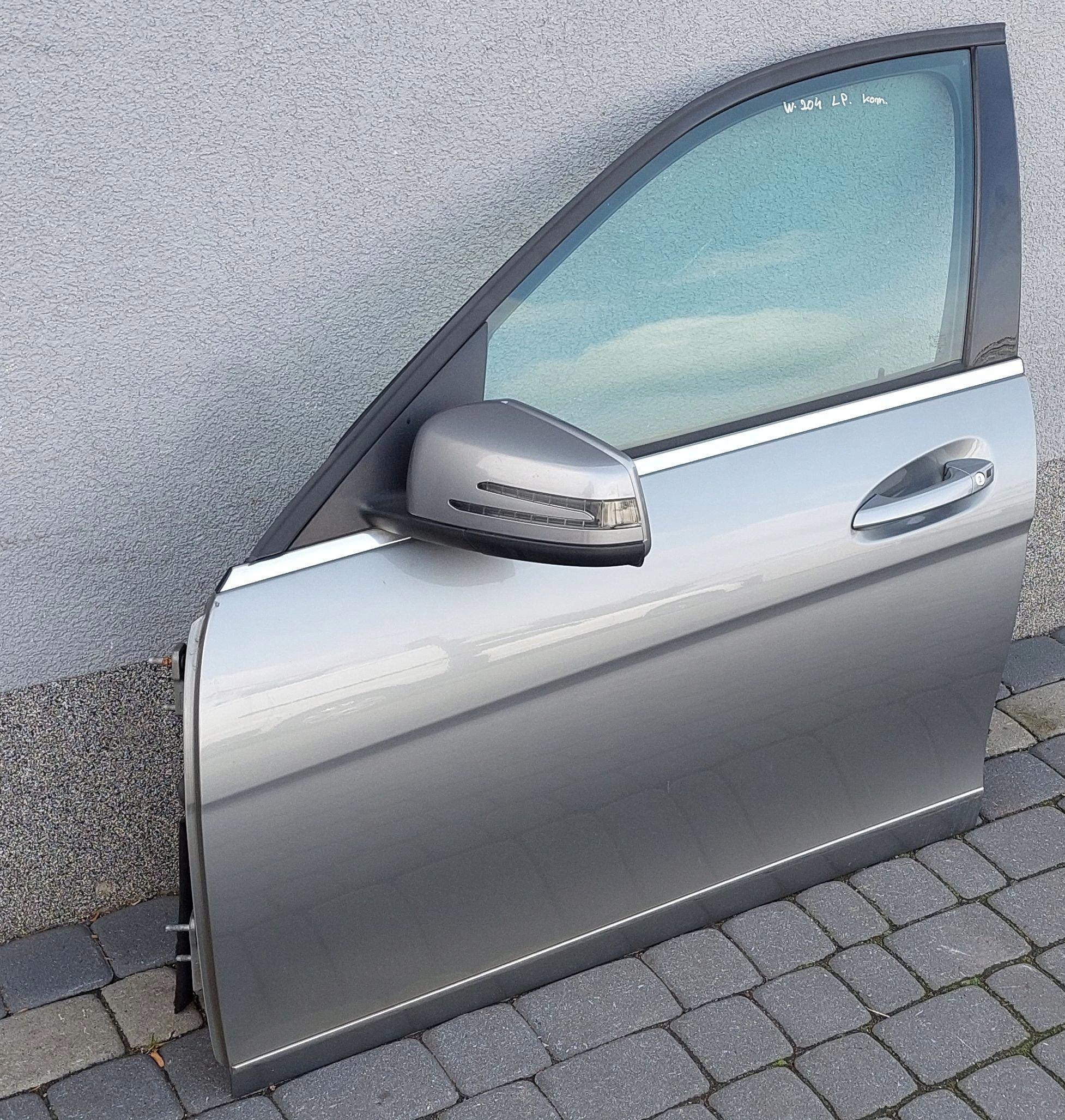 Передні ліві двері Mercedes W204 792 Європа