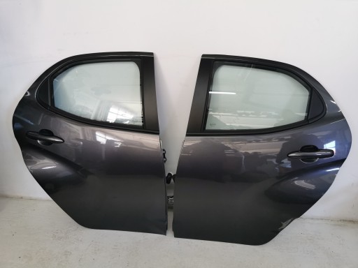 67004-K0060 P21 - Ліва задня дверцята, права toyota yaris iv 4